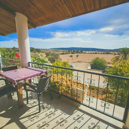 בית הארחה Farm House Hotel & Garden Restaurant At Rizokarpasso